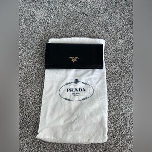 Prada Saffiano leather wallet, great condition!